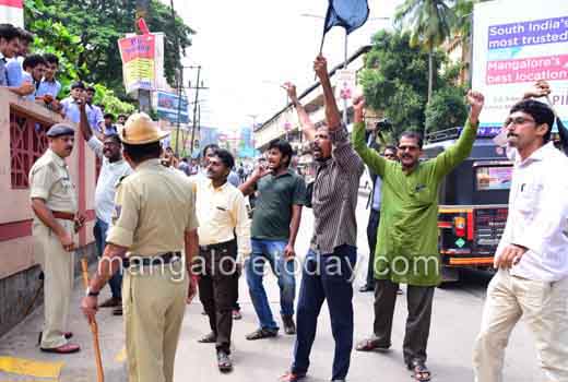 Yettinahole project protest 1